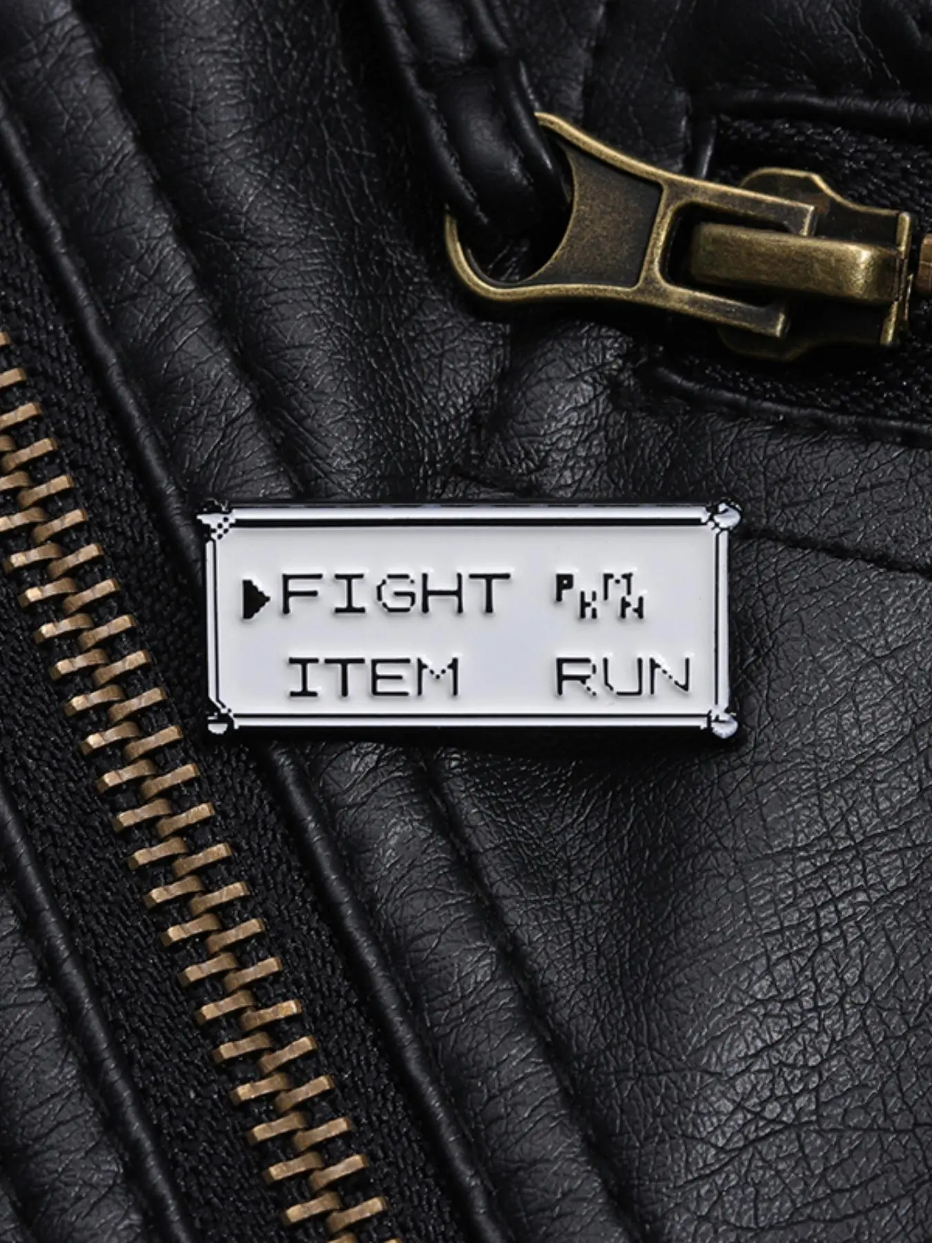 Spilla con Motivo a Lettere, S - Men Accessories All recensione e prezzo